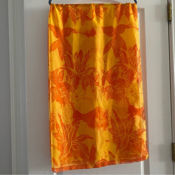 Albertarri Italian Silk Scarf - Picture 8 of 11